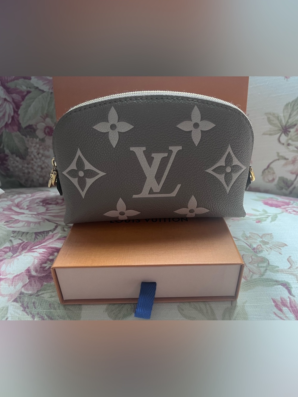 Louis Vuitton empriente monogram giant cosmetic 👝 pouch/neutrals